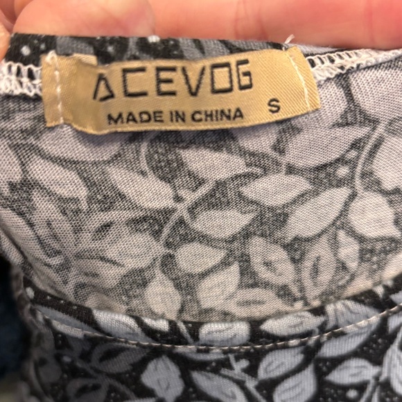 Cute dress! - Picture 3 of 3